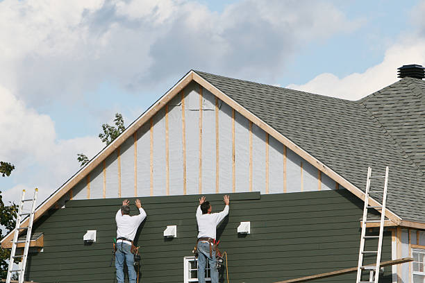 Professional Siding Contractor technician working in Metamora, IN